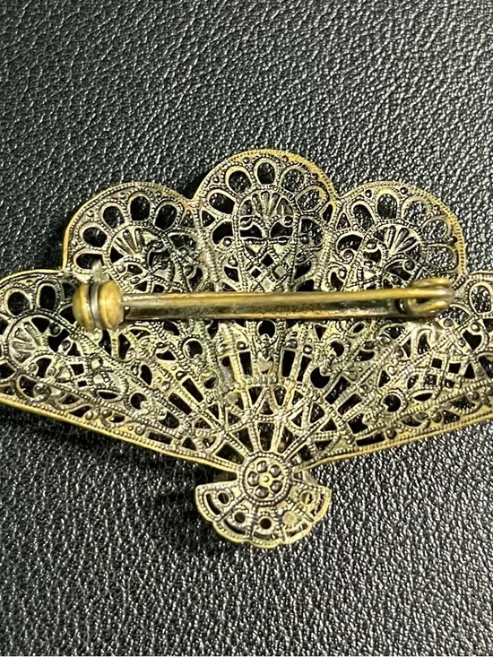 Vintage Brass Floral Filigree Brooch with Multicolor Stones - Gold Tone - Picture 2 of 3